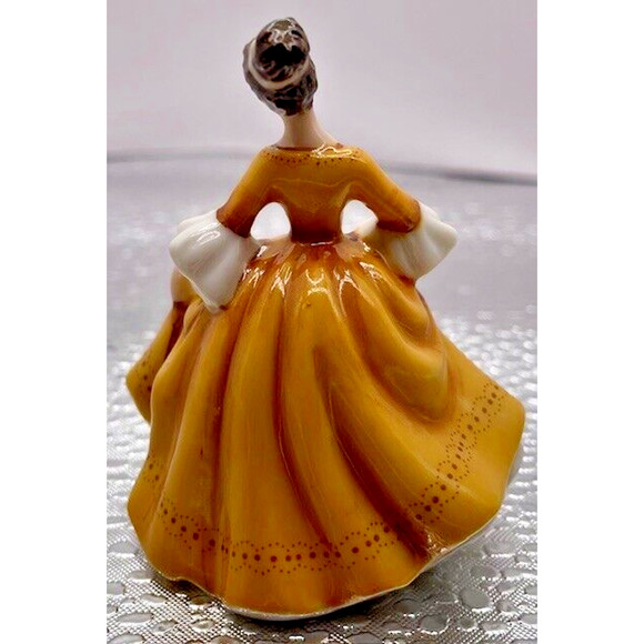 Royal Doulton "STEPHANIE" Figurine M216 2004 Rare and Extremely Nice Piece - Picture 3 of 7